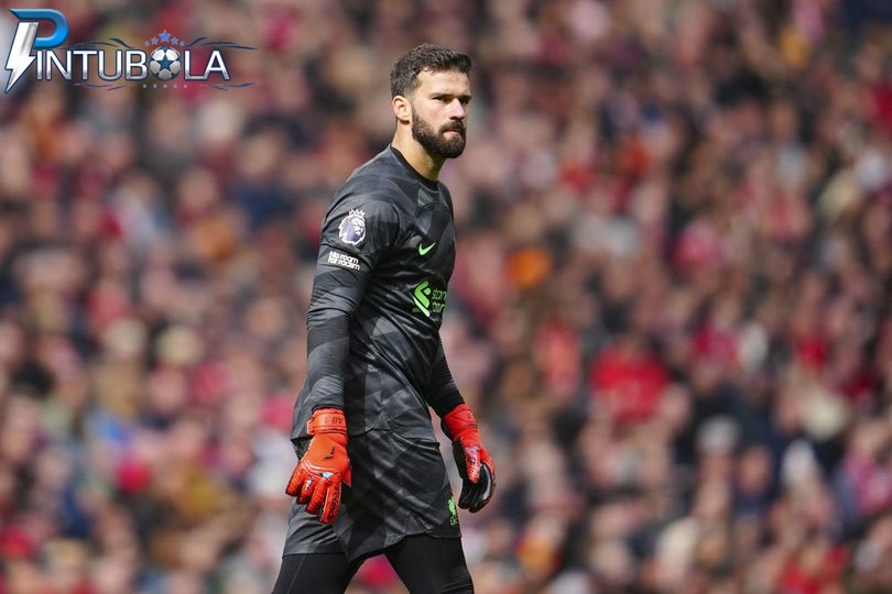 Waduh, Alisson Becker Mulai Tergoda Pindah ke Arab Saudi?